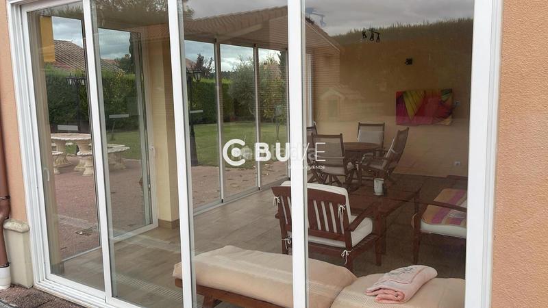 Foto 0b64bd2c-c785-4073-8278-587e98ff54e5. Xalet amb calefacció aparcament piscina a Renedo de Esgueva