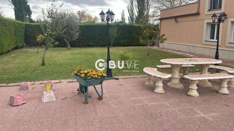 Foto 10d3dd8f-a10d-46f0-bd69-1d9002000d2b. Xalet amb calefacció aparcament piscina a Renedo de Esgueva