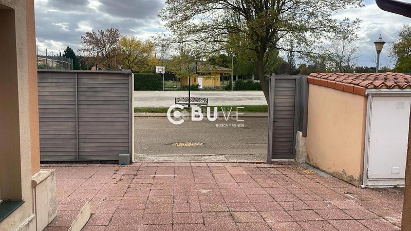 Foto d0ab2682-0bbc-4a4a-a33f-cbbb422bfa31. Xalet amb calefacció aparcament piscina a Renedo de Esgueva