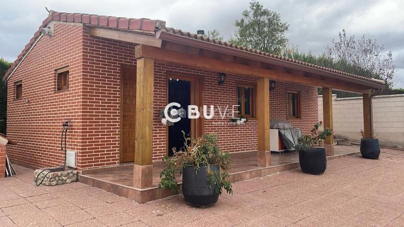 Foto fac5c845-cc48-4dc5-9f17-31e8735c574a. Xalet amb calefacció aparcament piscina a Renedo de Esgueva