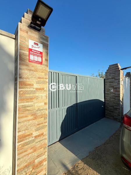 Foto 043f03f4-4629-418b-a3bb-fbb4fd225941. Chalet se vende chalet rústico independiente en urbanización el mulero en Utrera
