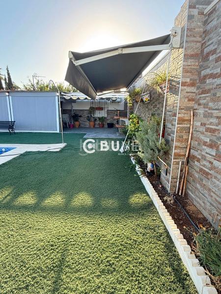 Foto 1333c04f-a38f-4570-a30f-9ec35f2cec68. Chalet se vende chalet rústico independiente en urbanización el mulero en Utrera