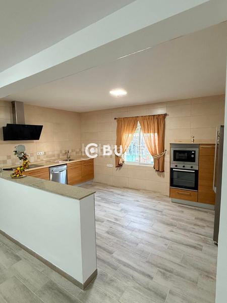 Foto 2d679f69-8fdc-4460-87f3-ea8c28ddc50c. Chalet se vende chalet rústico independiente en urbanización el mulero en Utrera