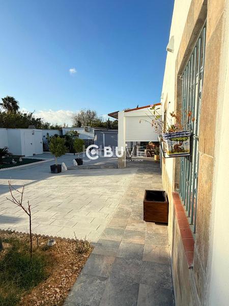 Foto 85d87c05-b9b6-4657-93e2-f5db400b6ed7. Chalet se vende chalet rústico independiente en urbanización el mulero en Utrera