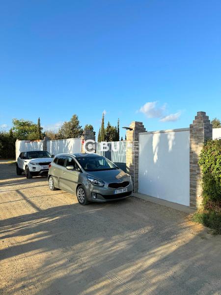 Foto cee517be-4a55-4a99-b933-f56f5a9278ab. Chalet se vende chalet rústico independiente en urbanización el mulero en Utrera