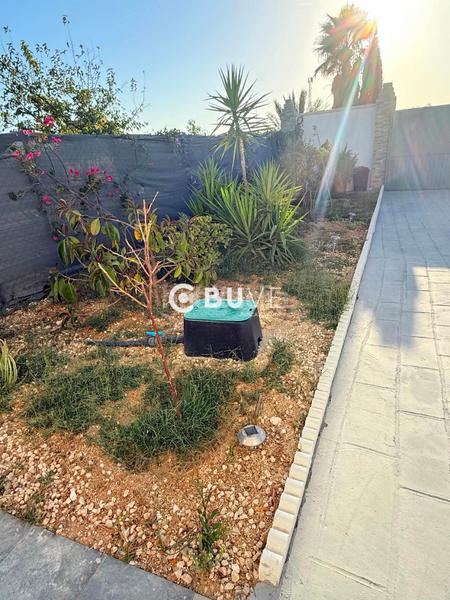 Foto d4c79e62-4447-4883-afcb-e6f1336aab72. Chalet se vende chalet rústico independiente en urbanización el mulero en Utrera