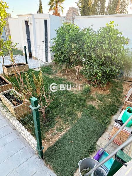 Foto e799e612-6d93-4ec8-ab61-f067551de680. Chalet se vende chalet rústico independiente en urbanización el mulero en Utrera