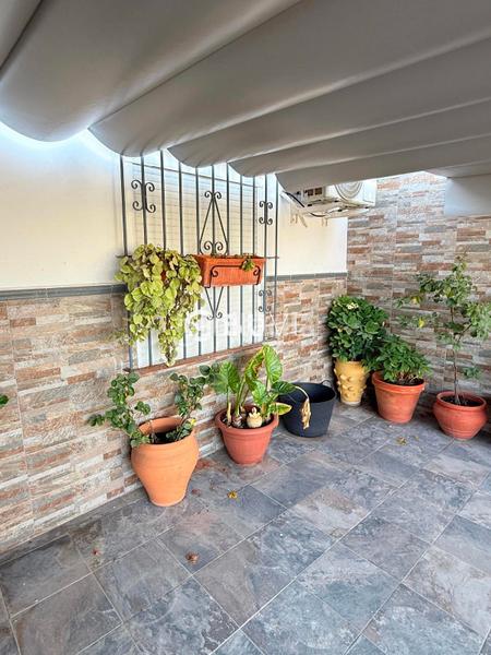 Foto f3aa012f-e2c4-4c28-b2c2-e6e0ff442e7a. Chalet se vende chalet rústico independiente en urbanización el mulero en Utrera