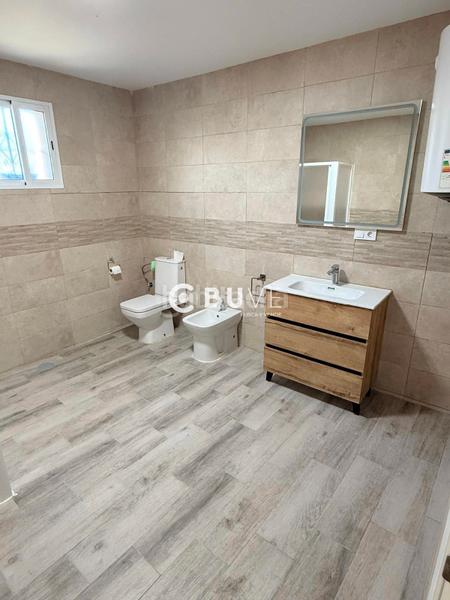Foto faf0cf44-9538-47ad-8a3e-afd0910c8753. Chalet se vende chalet rústico independiente en urbanización el mulero en Utrera
