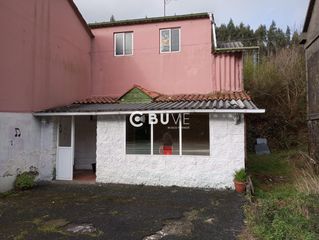 Casa  Pousadoiro abaixo. Se vende casa con pub en ortigueira  a coruña