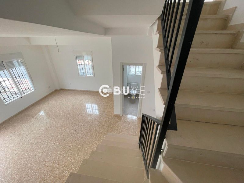 Foto f3b669ba-ba68-460e-8db7-c3b407b63ffc. Casa adossada amb aparcament a Almonte Almonte