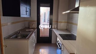Etagenwohnung  N/a. Se vende piso luminoso y totalmente exterior en zona tranquila y