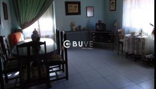 Haus  N/a. Edificio en venta en valdepeñas  ideal inversores o negocio fami