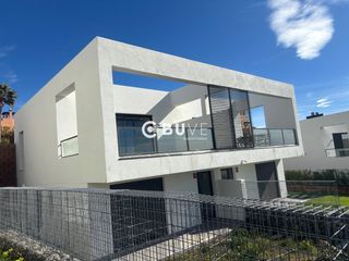 Casa adossada a PINTORES