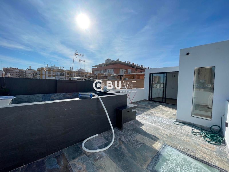 Foto 5915108c-49b4-477f-9528-d046910b6834. Casa amb piscina a San Carlos - San José Sevilla