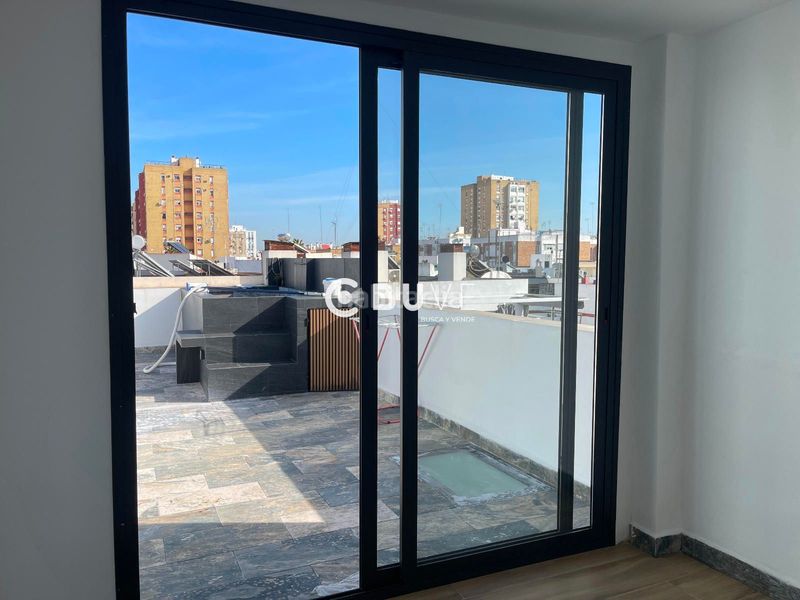Foto c96b57de-e64b-4acb-81fe-e2e762366196. Casa amb piscina a San Carlos - San José Sevilla