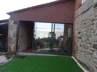 Casa  Loureiro. Se vende casa de 4 habitaciones en teo