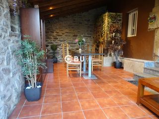 Maison  Loureiro. Se vende casa de 4 habitaciones en teo