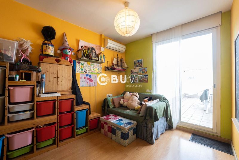 Foto 0e2620a6-3162-41be-8dc5-0b7f3e0719ca. Àtic amb calefacció aparcament a Covadonga Sabadell