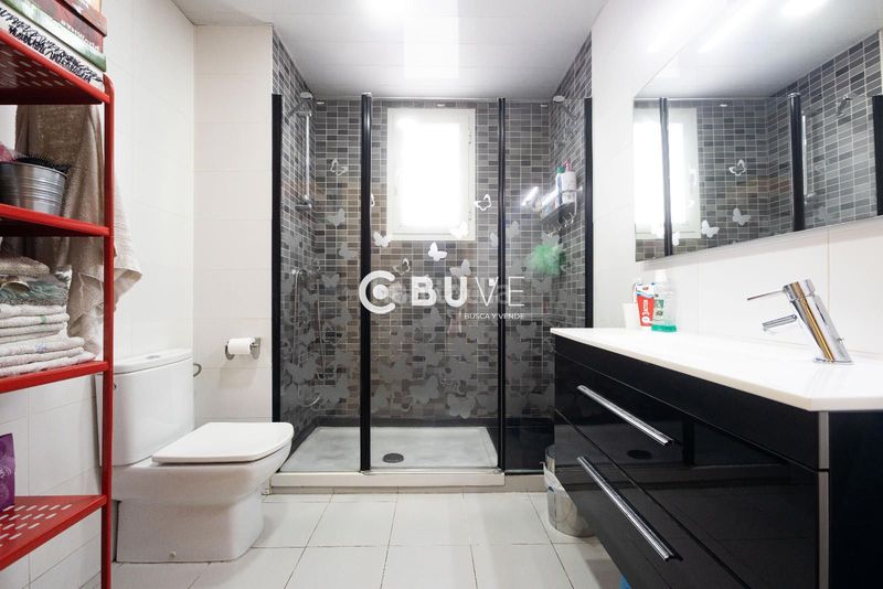 Foto 5b66e2bc-6592-4795-98d2-f04f9fe8379b. Àtic amb calefacció aparcament a Covadonga Sabadell