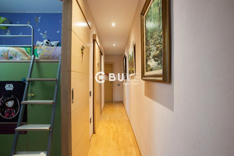 Foto 90e7c38b-bb15-4957-b27f-a7194002a355. Àtic amb calefacció aparcament a Covadonga Sabadell