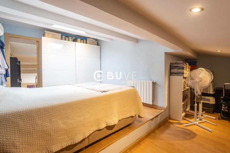 Foto da310941-dadb-4e9f-b41b-20cddf3e57f3. Àtic amb calefacció aparcament a Covadonga Sabadell