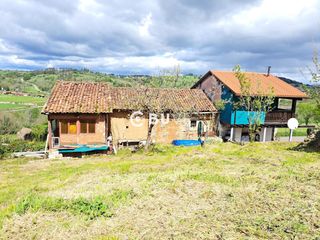 Casa adossada  El medio, vayu. Casona para rehabilitar en grado