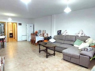 Pis  N/a. Amplio piso en cebolla, luminoso y con terraza en pleno centro.