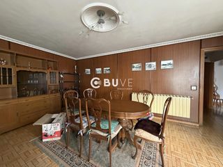 Etagenwohnung  Serranos. Buve vende oportunidad de inversion en b. romántico, león