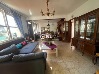 Casa  Pousada. Se vende casa en xaz  oleiros  a coruña