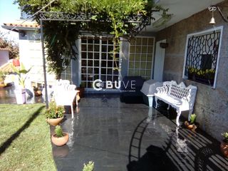 Casa  Sobrán. Se vende casa independiente de tres plantas en vilagarcía