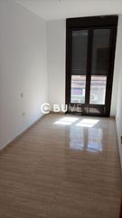 Pis  N/a. Se vende piso luminoso y totalmente exterior en zona tranquila y