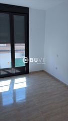 Piso  N/a. Se vende piso luminoso y totalmente exterior en zona tranquila y
