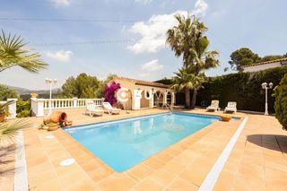 Chalet  N/a. Exclusivo chalet en les carpes abrera  con piscina y zona de oci