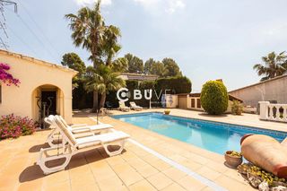 Chalet  N/a. Exclusivo chalet en les carpes abrera  con piscina y zona de oci