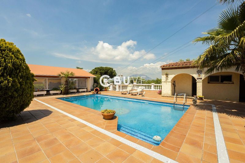 Foto 45c06776-ef00-4799-8a4d-e891bde21e64. Xalet amb piscina a Abrera