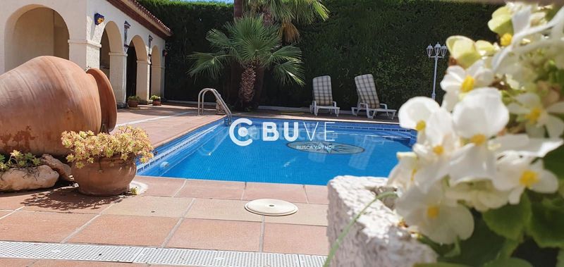 Foto a88273e3-141b-4872-be29-72a7636e8f3f. Xalet amb piscina a Abrera