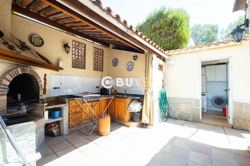 Foto b24de587-8a4f-4503-b71c-cb147d2ec5db. Xalet amb piscina a Abrera