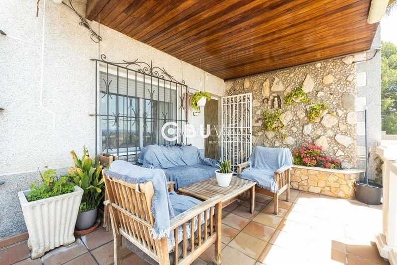 Foto cda97a7d-2f06-4bb8-91cd-de395877511a. Xalet amb piscina a Abrera