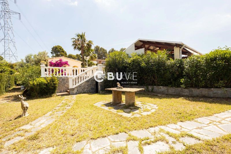 Foto ce9738a9-8199-4a55-b563-ee3668373eb7. Xalet amb piscina a Abrera