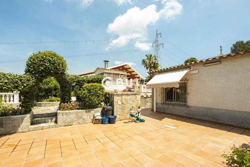 Foto ec7a2cb5-5ceb-42d7-9ca1-704d4214bb32. Xalet amb piscina a Abrera