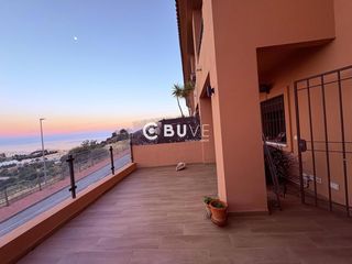Casa adosada  De la viñuela. Exclusivo adosado con impresionantes vistas al mar en benalmáden