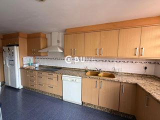 Dúplex  Carinyena. Se vende ático dúplex con trastero y garaje en vilareal.