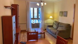 Miete Etagenwohnung  N/a. Se alquila piso céntrico junto al campo grande, calle perú valla