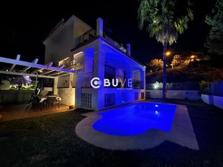 Chalet  Calipso,  hacienda san fernando. Villa de lujo reformada en benalmádena  piscina privada, 5 dormi