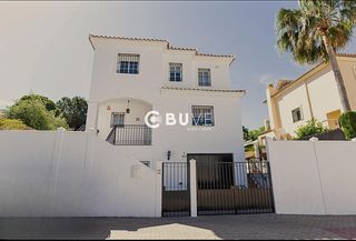 Chalet  Calipso,  hacienda san fernando. Villa de lujo reformada en benalmádena  piscina privada, 5 dormi