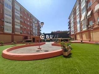 Etagenwohnung  De la constitución. Piso reformado en urbanización de 3 dormitorios con piscina, tra