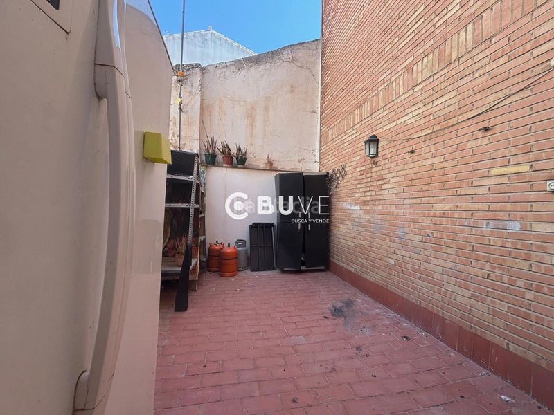 Foto aa8a8f90-0067-4fc2-8558-e87a586f71e5. Pis a Cueva de Menga Antequera