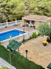 Haus  N/a. Se vende casa de tres plantas en crevillent