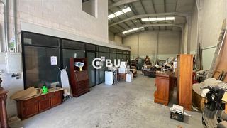 Fabrikhalle  N/a. Nave industrial estratégica en polígono industrial y moderna.